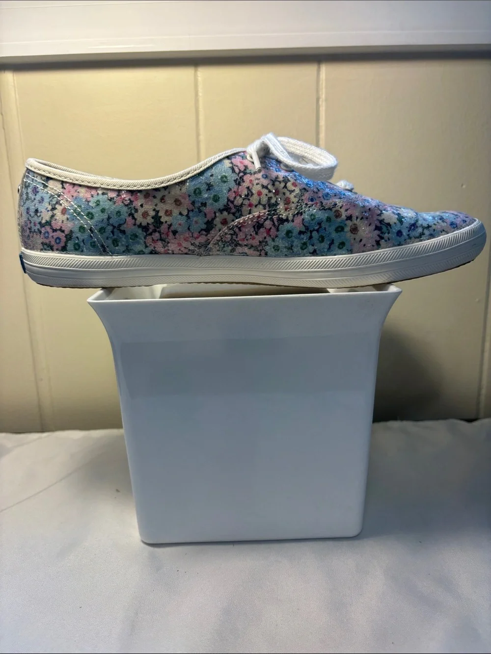 EUC Keds x Kate Spade Daisy Garden Glitter Sneakers Size 8